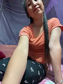Snapshot of Huonglyna chatting on 04-15-26, 02:13 Huonglyna online show from 04-15-26, 02:13