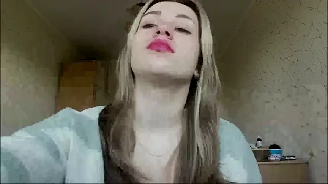 Snapshot of SpringSummers chatting on 05-15-26, 07:37 SpringSummers online show from 05-15-26, 07:37