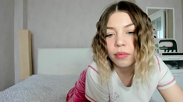 Snapshot of uma_like chatting on 04-28-26, 02:27 uma like online show from 04-28-26, 02:27