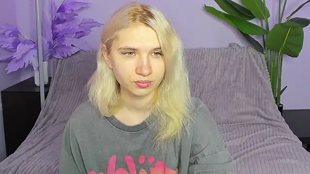 Kitty Blondie online show from 04-07-26, 04:13