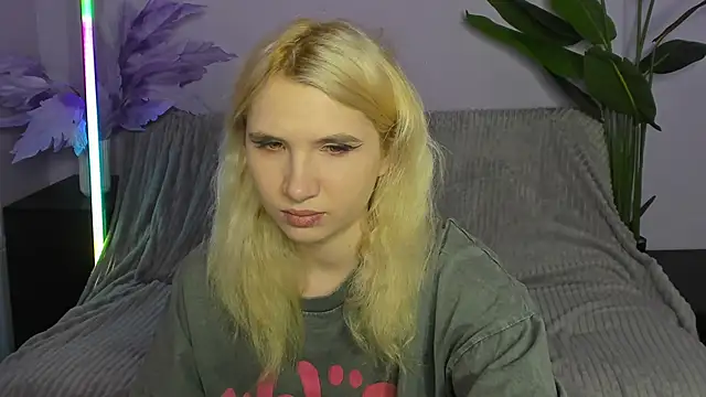 Kitty Blondie online show from 04-08-26, 02:22