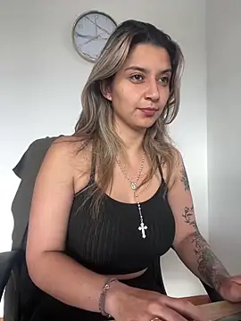 Isabella varella- online show from 04-07-26, 01:00