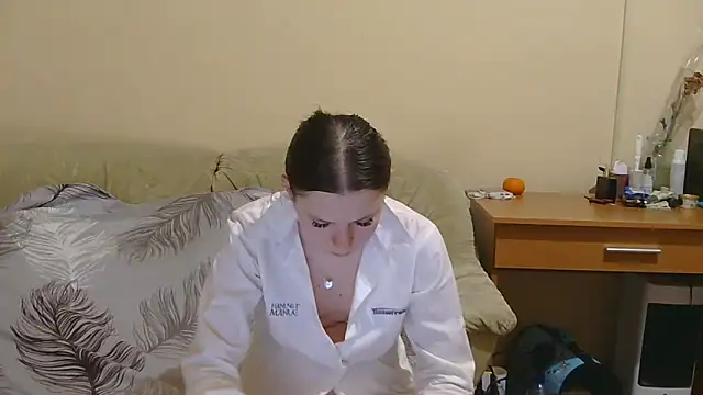 JessicaHolland1 online show from 04-25-26, 07:33