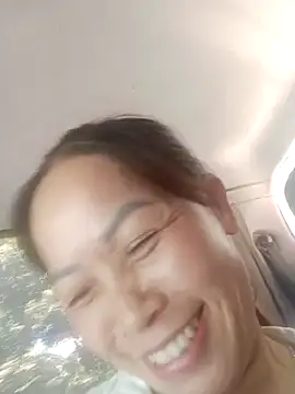 Snapshot of -Luni- chatting on 07-26-26, 04:53 -Luni- online show from 07-26-26, 04:53