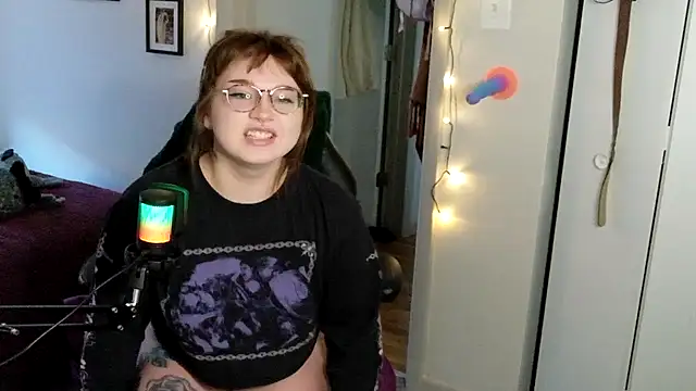 quinniecat online show from 04-08-26, 11:27