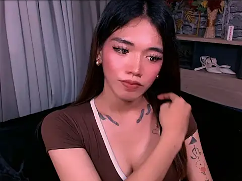 Snapshot of Akari_hunt chatting on 05-28-26, 08:17 Akari hunt online show from 05-28-26, 08:17