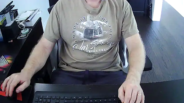 Snapshot of Shalun2000 chatting on 05-31-26, 01:07 Shalun2000 online show from 05-31-26, 01:07