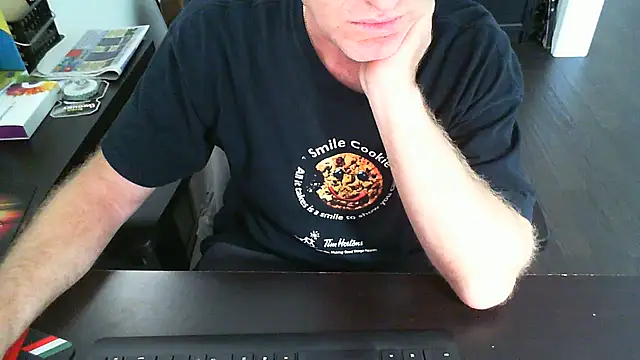 Snapshot of Shalun2000 chatting on 06-20-26, 04:32 Shalun2000 online show from 06-20-26, 04:32