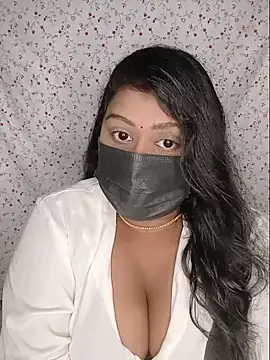 Snapshot of Romantic_Woman chatting on 06-17-26, 06:20 Romantic Woman online show from 06-17-26, 06:20