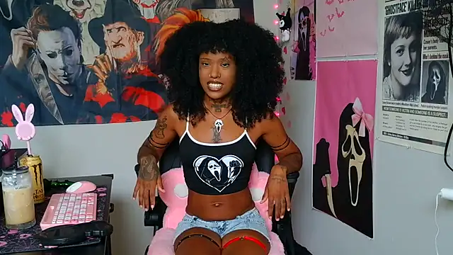 Snapshot of spookiebaddie chatting on 06-05-26, 10:15 spookiebaddie online show from 06-05-26, 10:15