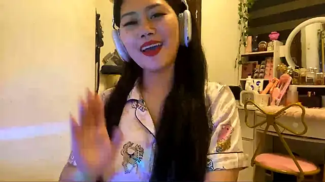 GlindaDejardin online show from 04-28-26, 05:18