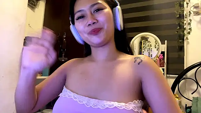 GlindaDejardin online show from 05-11-26, 05:21
