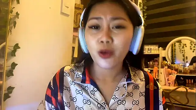 GlindaDejardin online show from 05-17-26, 05:20