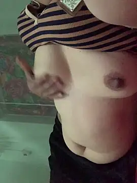   Evelyn   online show from 05-04-26, 03:52