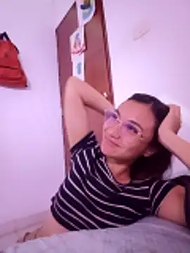 Snapshot of Leticia_Hinkley_ chatting on 04-14-26, 11:44 Leticia Hinkley online show from 04-14-26, 11:44
