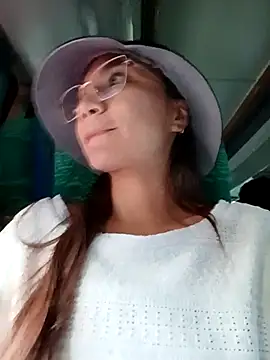 Snapshot of Leticia_Hinkley_ chatting on 04-27-26, 11:19 Leticia Hinkley online show from 04-27-26, 11:19