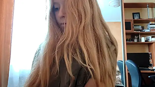 Snapshot of KateVibe_01 chatting on 04-14-26, 03:34 KateVibe 01 online show from 04-14-26, 03:34