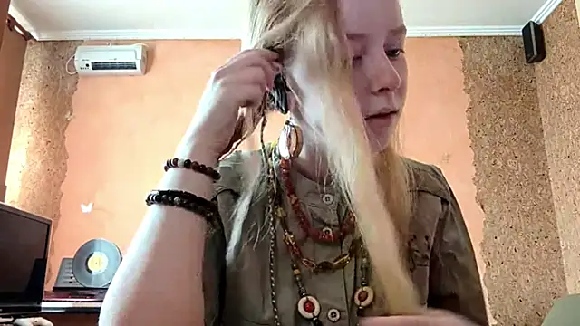 Snapshot of KateVibe_01 chatting on 04-14-26, 11:22 KateVibe 01 online show from 04-14-26, 11:22