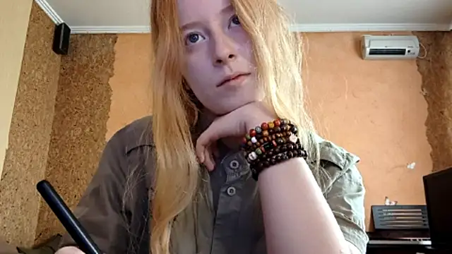 Snapshot of KateVibe_01 chatting on 05-04-26, 04:08 KateVibe 01 online show from 05-04-26, 04:08