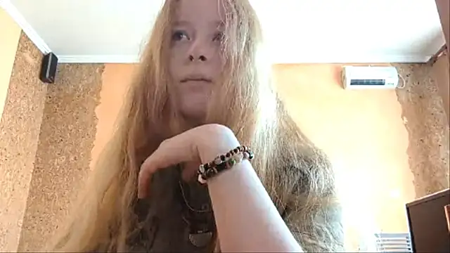 Snapshot of KateVibe_01 chatting on 05-20-26, 10:05 KateVibe 01 online show from 05-20-26, 10:05