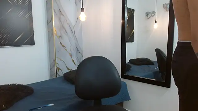 Snapshot of GoldenDesireX_ chatting on 04-12-26, 07:19 GoldenDesireX online show from 04-12-26, 07:19