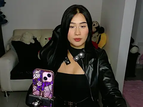 EvelynLeen  online show from 04-18-26, 08:09