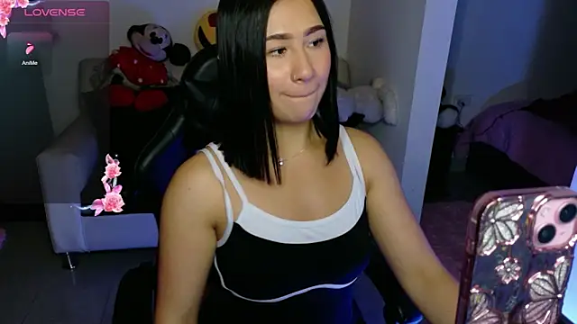 EvelynLeen  online show from 05-01-26, 08:02