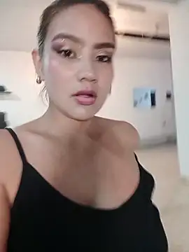 Snapshot of SANDY_QUEEN chatting on 04-14-26, 11:44 SANDY QUEEN online show from 04-14-26, 11:44