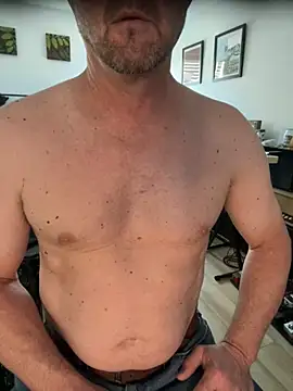 Snapshot of GeetarLuvver chatting on 04-05-26, 05:32 GeetarLuvver online show from 04-05-26, 05:32