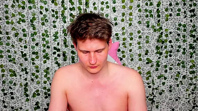 Snapshot of _Srifi_ chatting on 04-10-26, 08:24 Srifi online show from 04-10-26, 08:24