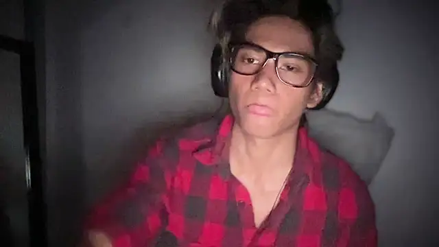 Snapshot of i102056 chatting on 04-05-26, 01:19 i102056 online show from 04-05-26, 01:19