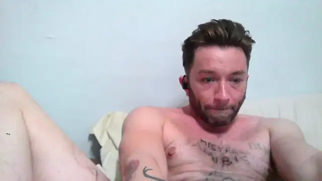 Snapshot of stboyMT chatting on 04-12-26, 01:05 stboyMT online show from 04-12-26, 01:05