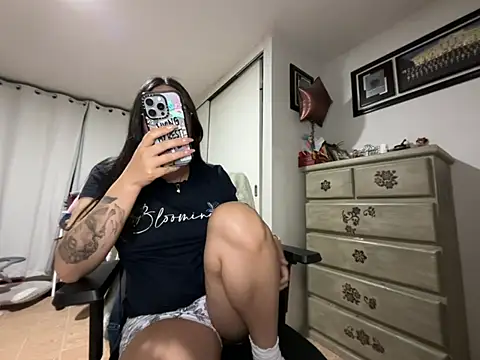 vampiralatina online show from 05-24-26, 04:28