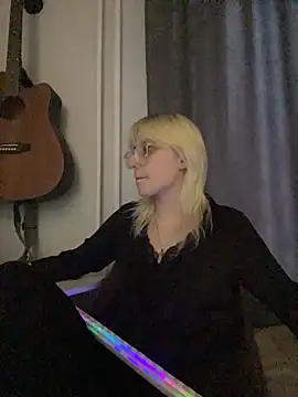 Snapshot of Picxel_ chatting on 04-07-26, 02:34 Picxel online show from 04-07-26, 02:34