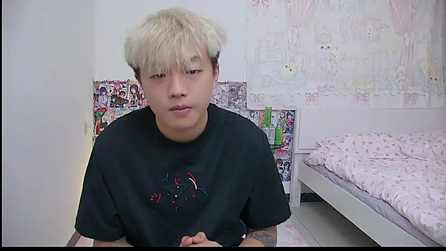 Snapshot of Zhuguli-001 chatting on 04-07-26, 02:39 Zhuguli-001 online show from 04-07-26, 02:39