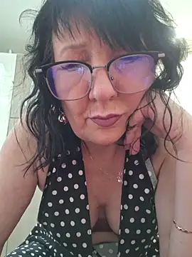 Snapshot of LaliaMia chatting on 04-16-26, 01:01 LaliaMia online show from 04-16-26, 01:01
