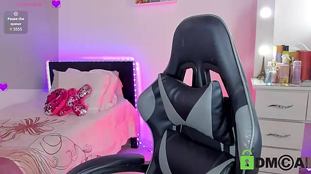 esmeralda le online show from 05-19-26, 08:26