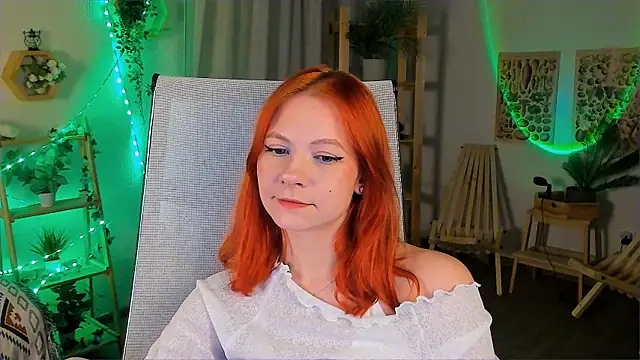 Snapshot of LisaAris chatting on 05-08-26, 06:35 LisaAris online show from 05-08-26, 06:35