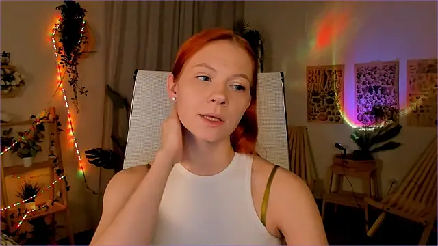 Snapshot of LisaAris chatting on 05-11-26, 04:04 LisaAris online show from 05-11-26, 04:04