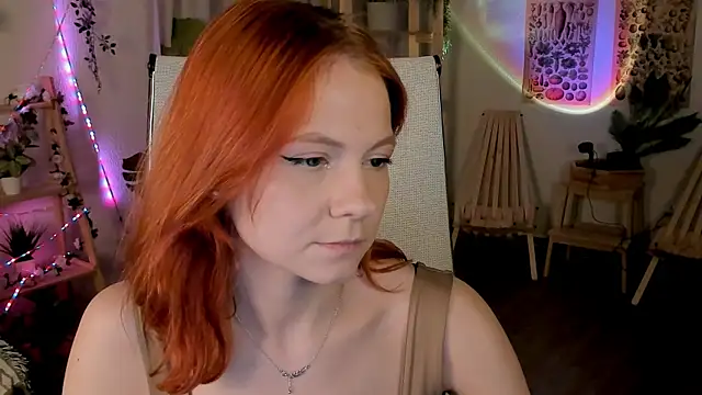 Snapshot of LisaAris chatting on 05-13-26, 03:31 LisaAris online show from 05-13-26, 03:31