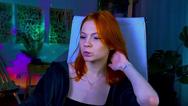 Snapshot of LisaAris chatting on 06-05-26, 06:35 LisaAris online show from 06-05-26, 06:35
