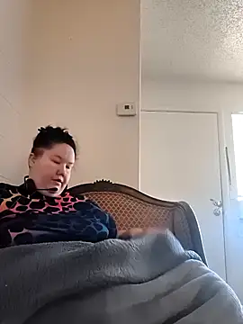 hisalphaqueen27 online show from 04-15-26, 07:58