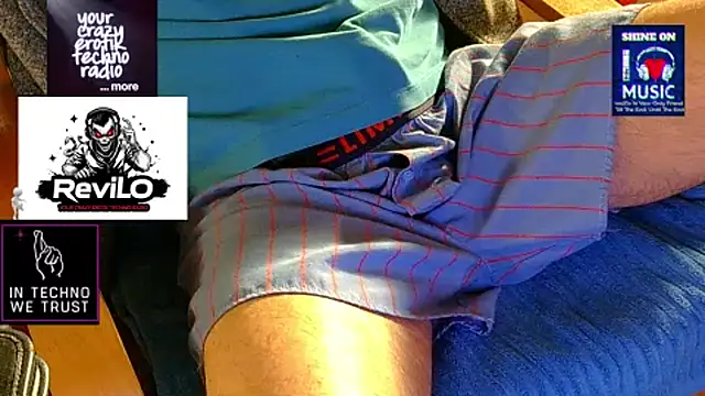 Snapshot of OllyFummler chatting on 04-06-26, 06:14 OllyFummler online show from 04-06-26, 06:14