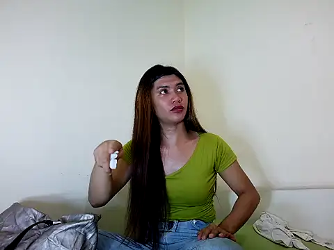 Snapshot of luna_veille chatting on 04-06-26, 06:47 luna veille online show from 04-06-26, 06:47