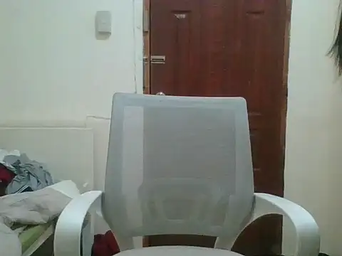 Snapshot of luna_veille chatting on 05-16-26, 11:46 luna veille online show from 05-16-26, 11:46