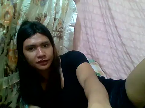 Snapshot of luna_veille chatting on 05-18-26, 05:52 luna veille online show from 05-18-26, 05:52