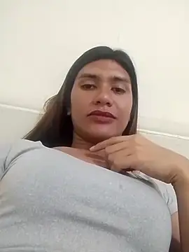 Snapshot of luna_veille chatting on 05-22-26, 03:50 luna veille online show from 05-22-26, 03:50