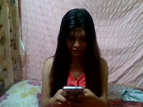 Snapshot of luna_veille chatting on 05-23-26, 01:04 luna veille online show from 05-23-26, 01:04