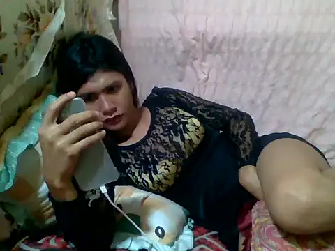 Snapshot of luna_veille chatting on 05-28-26, 12:57 luna veille online show from 05-28-26, 12:57