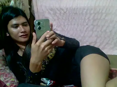 Snapshot of luna_veille chatting on 05-29-26, 01:03 luna veille online show from 05-29-26, 01:03